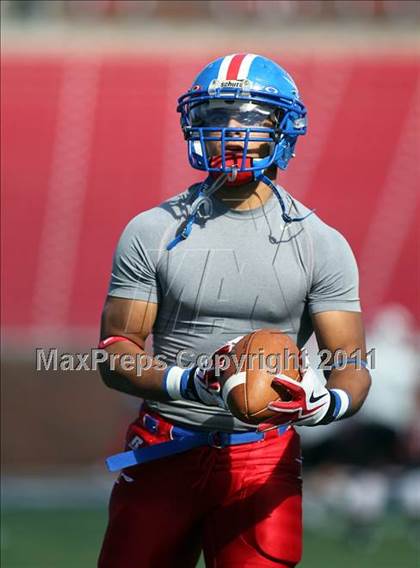 Thumbnail 3 in Lake Highlands vs. South Garland (5A Region 2 Bi-District Playoffs) photogallery.