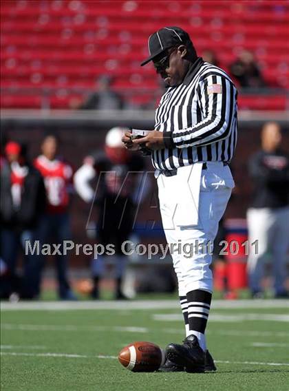 Thumbnail 2 in Lake Highlands vs. South Garland (5A Region 2 Bi-District Playoffs) photogallery.