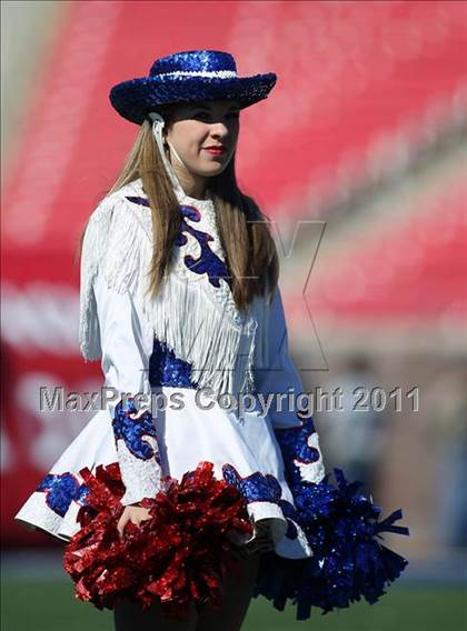 Thumbnail 3 in Lake Highlands vs. South Garland (5A Region 2 Bi-District Playoffs) photogallery.