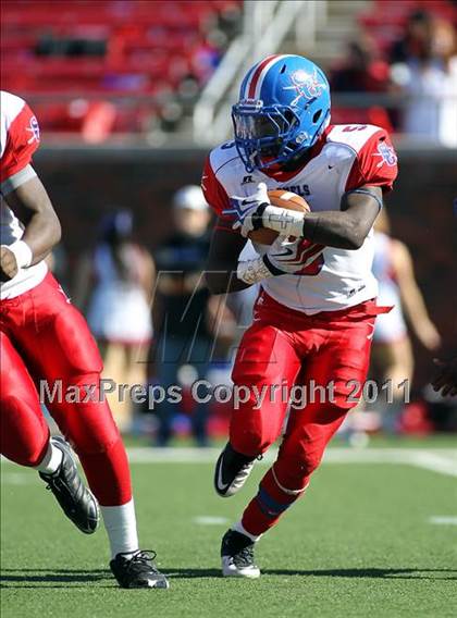 Thumbnail 3 in Lake Highlands vs. South Garland (5A Region 2 Bi-District Playoffs) photogallery.