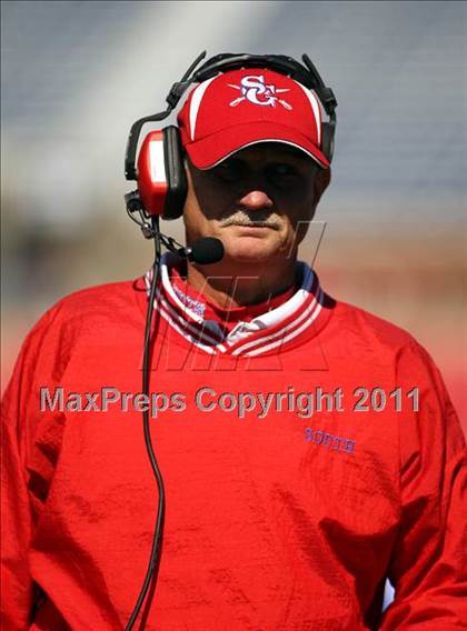 Thumbnail 2 in Lake Highlands vs. South Garland (5A Region 2 Bi-District Playoffs) photogallery.