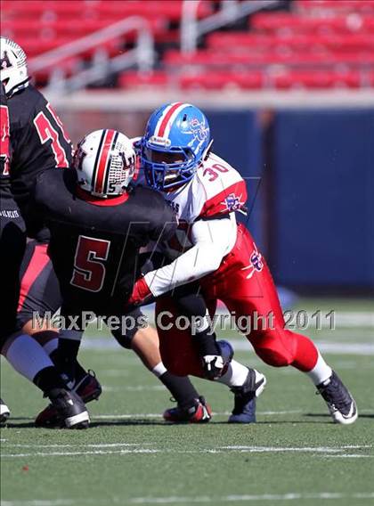 Thumbnail 1 in Lake Highlands vs. South Garland (5A Region 2 Bi-District Playoffs) photogallery.
