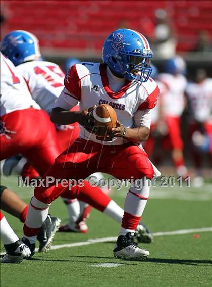 Thumbnail 2 in Lake Highlands vs. South Garland (5A Region 2 Bi-District Playoffs) photogallery.