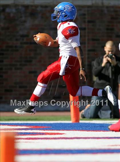 Thumbnail 3 in Lake Highlands vs. South Garland (5A Region 2 Bi-District Playoffs) photogallery.