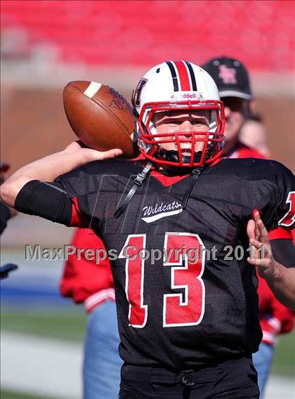 Thumbnail 3 in Lake Highlands vs. South Garland (5A Region 2 Bi-District Playoffs) photogallery.