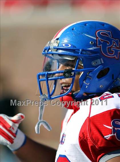 Thumbnail 2 in Lake Highlands vs. South Garland (5A Region 2 Bi-District Playoffs) photogallery.