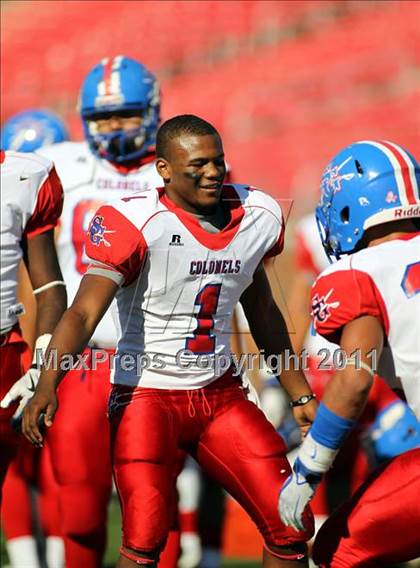 Thumbnail 1 in Lake Highlands vs. South Garland (5A Region 2 Bi-District Playoffs) photogallery.
