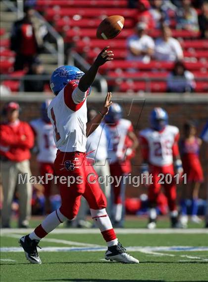 Thumbnail 1 in Lake Highlands vs. South Garland (5A Region 2 Bi-District Playoffs) photogallery.
