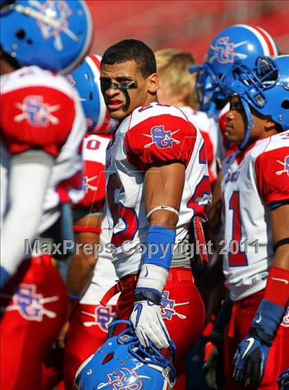 Thumbnail 1 in Lake Highlands vs. South Garland (5A Region 2 Bi-District Playoffs) photogallery.