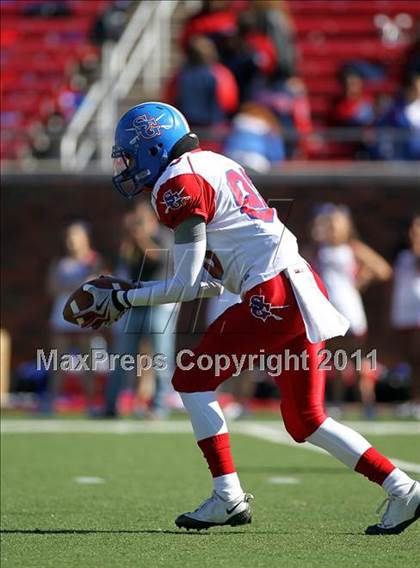 Thumbnail 3 in Lake Highlands vs. South Garland (5A Region 2 Bi-District Playoffs) photogallery.