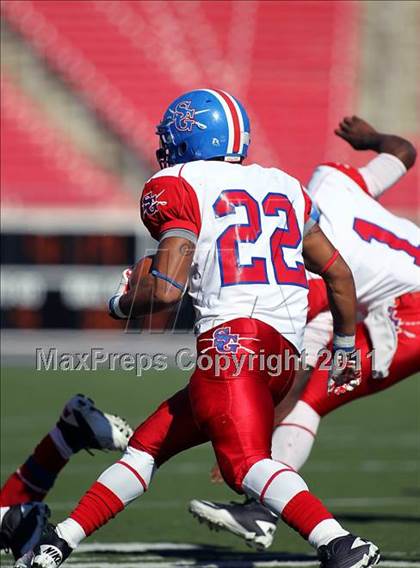 Thumbnail 3 in Lake Highlands vs. South Garland (5A Region 2 Bi-District Playoffs) photogallery.