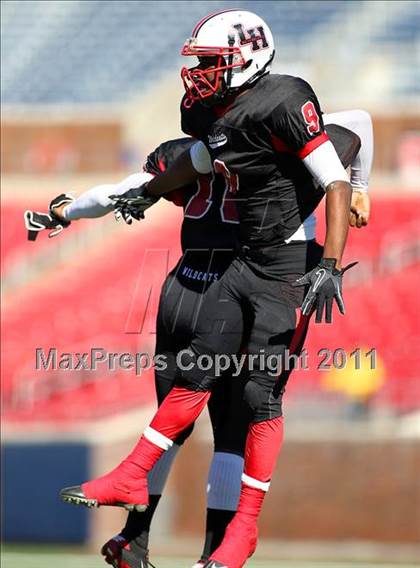 Thumbnail 3 in Lake Highlands vs. South Garland (5A Region 2 Bi-District Playoffs) photogallery.