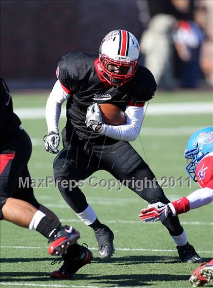 Thumbnail 2 in Lake Highlands vs. South Garland (5A Region 2 Bi-District Playoffs) photogallery.