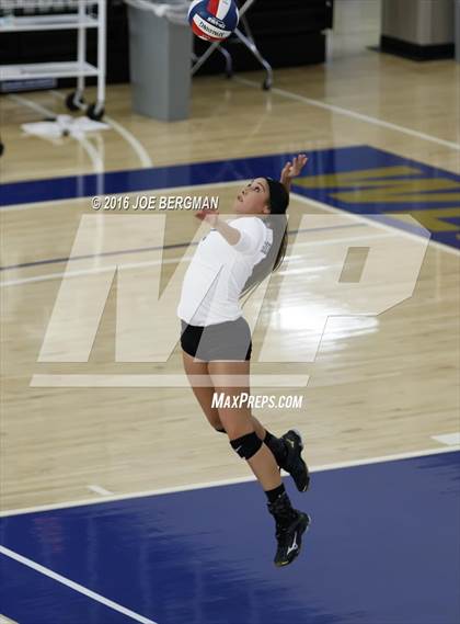 Thumbnail 2 in Bakersfield Christian vs. Mission Oak (CIF D3 Central Section Championship) photogallery.