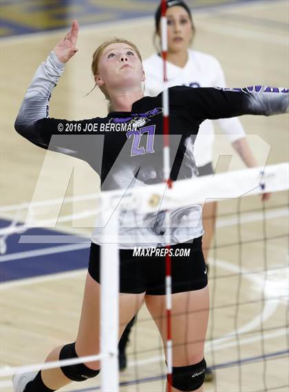 Thumbnail 2 in Bakersfield Christian vs. Mission Oak (CIF D3 Central Section Championship) photogallery.