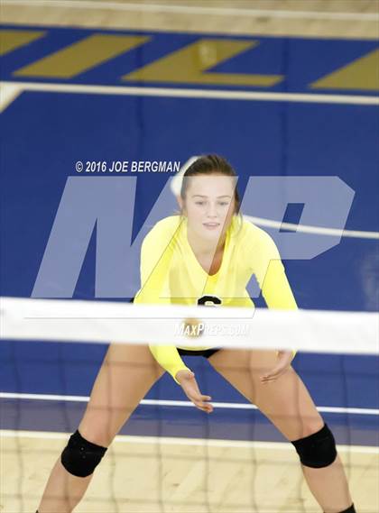 Thumbnail 2 in Bakersfield Christian vs. Mission Oak (CIF D3 Central Section Championship) photogallery.