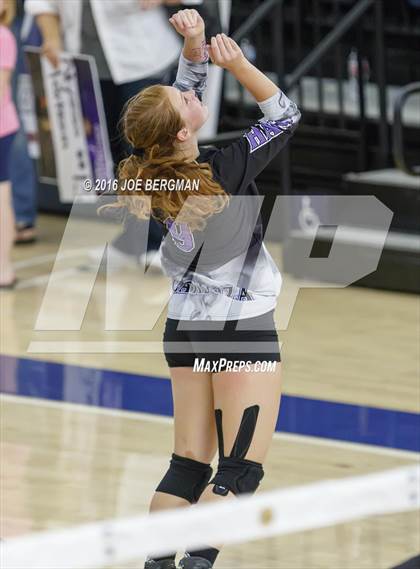 Thumbnail 2 in Bakersfield Christian vs. Mission Oak (CIF D3 Central Section Championship) photogallery.
