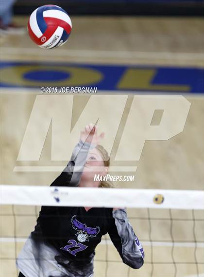 Thumbnail 2 in Bakersfield Christian vs. Mission Oak (CIF D3 Central Section Championship) photogallery.