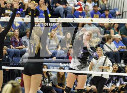 Thumbnail 3 in Bakersfield Christian vs. Mission Oak (CIF D3 Central Section Championship) photogallery.