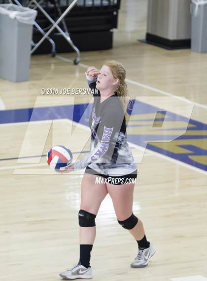 Thumbnail 1 in Bakersfield Christian vs. Mission Oak (CIF D3 Central Section Championship) photogallery.