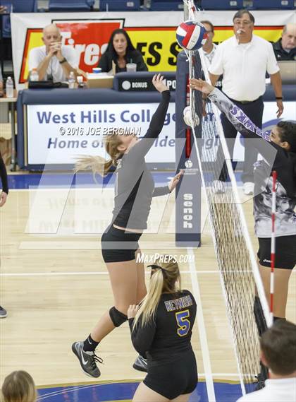 Thumbnail 2 in Bakersfield Christian vs. Mission Oak (CIF D3 Central Section Championship) photogallery.