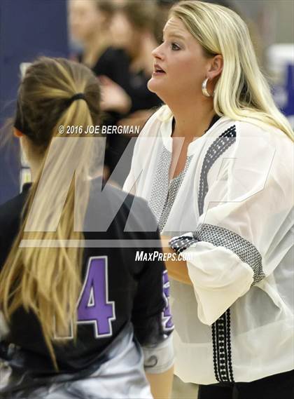 Thumbnail 1 in Bakersfield Christian vs. Mission Oak (CIF D3 Central Section Championship) photogallery.
