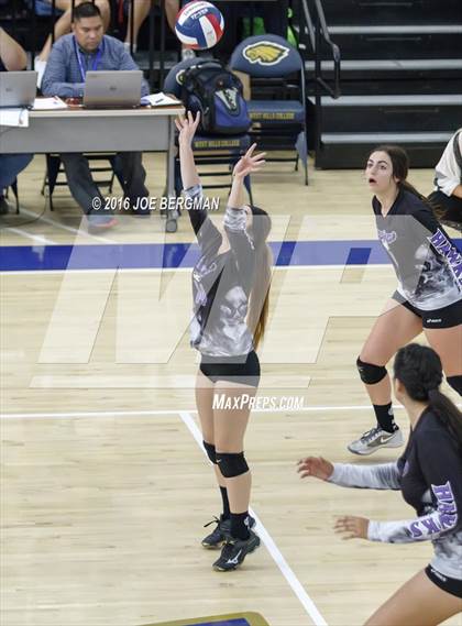 Thumbnail 2 in Bakersfield Christian vs. Mission Oak (CIF D3 Central Section Championship) photogallery.