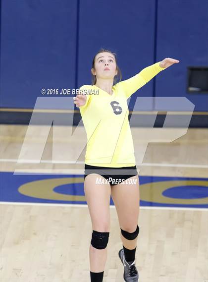Thumbnail 2 in Bakersfield Christian vs. Mission Oak (CIF D3 Central Section Championship) photogallery.