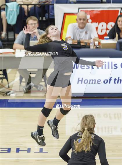 Thumbnail 3 in Bakersfield Christian vs. Mission Oak (CIF D3 Central Section Championship) photogallery.