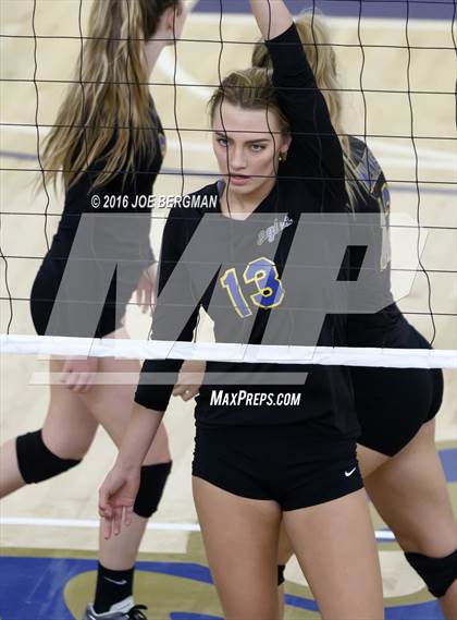 Thumbnail 3 in Bakersfield Christian vs. Mission Oak (CIF D3 Central Section Championship) photogallery.