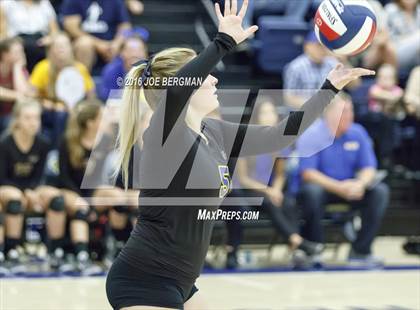 Thumbnail 2 in Bakersfield Christian vs. Mission Oak (CIF D3 Central Section Championship) photogallery.