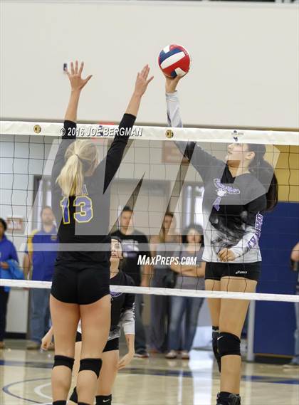 Thumbnail 1 in Bakersfield Christian vs. Mission Oak (CIF D3 Central Section Championship) photogallery.