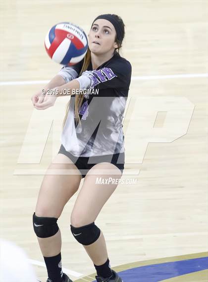 Thumbnail 1 in Bakersfield Christian vs. Mission Oak (CIF D3 Central Section Championship) photogallery.