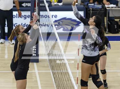 Thumbnail 3 in Bakersfield Christian vs. Mission Oak (CIF D3 Central Section Championship) photogallery.