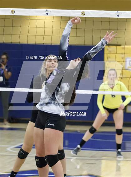 Thumbnail 2 in Bakersfield Christian vs. Mission Oak (CIF D3 Central Section Championship) photogallery.
