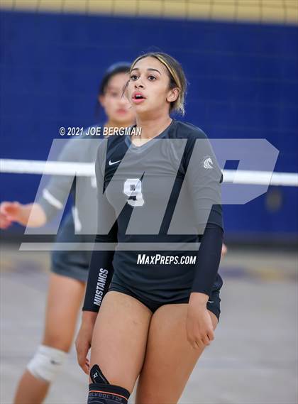 Thumbnail 2 in Stockdale vs. Clovis East (CIF-CS D2 Final) photogallery.