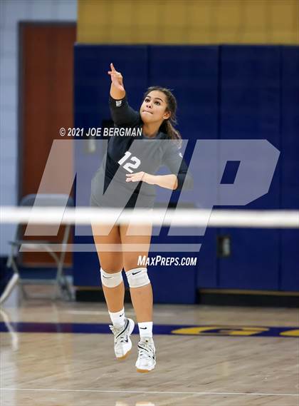 Thumbnail 3 in Stockdale vs. Clovis East (CIF-CS D2 Final) photogallery.