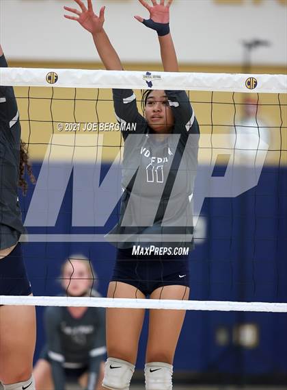 Thumbnail 3 in Stockdale vs. Clovis East (CIF-CS D2 Final) photogallery.