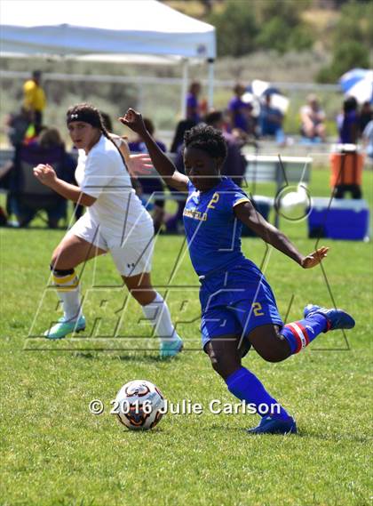 Thumbnail 1 in Bloomfield vs Belen (Aztec Invitational)  photogallery.