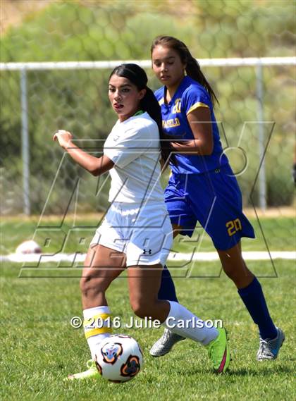Thumbnail 2 in Bloomfield vs Belen (Aztec Invitational)  photogallery.