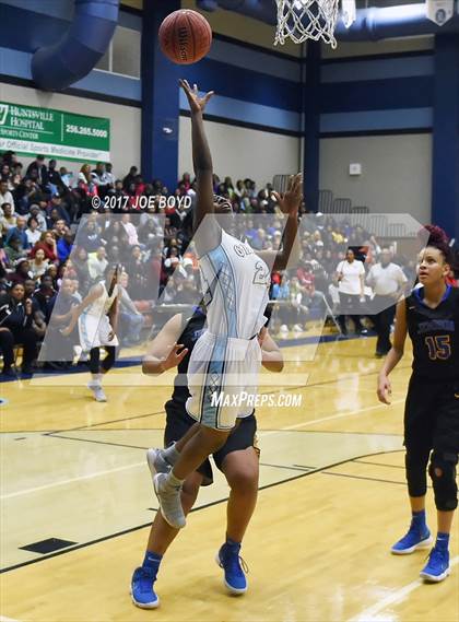 Thumbnail 2 in Lee vs. Jemison photogallery.