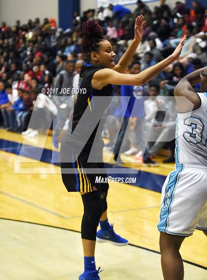 Thumbnail 3 in Lee vs. Jemison photogallery.