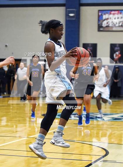 Thumbnail 3 in Lee vs. Jemison photogallery.