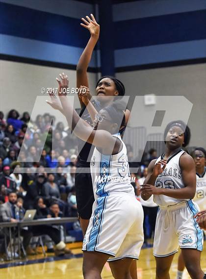 Thumbnail 2 in Lee vs. Jemison photogallery.