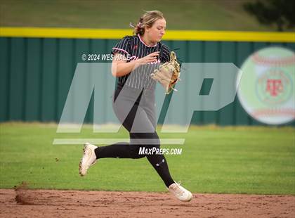 Thumbnail 1 in Collierville vs. Houston (4A District 15 1st Round) photogallery.