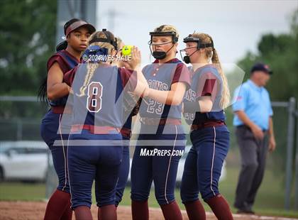Thumbnail 2 in Collierville vs. Houston (4A District 15 1st Round) photogallery.