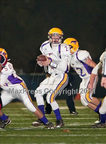 Thumbnail 1 in Middletown vs. Salesian (CIF NCS D4 Final) photogallery.