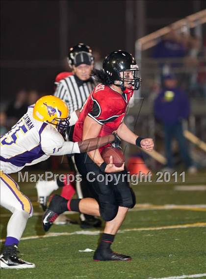 Thumbnail 1 in Middletown vs. Salesian (CIF NCS D4 Final) photogallery.