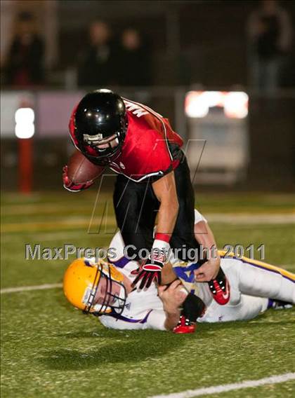 Thumbnail 3 in Middletown vs. Salesian (CIF NCS D4 Final) photogallery.