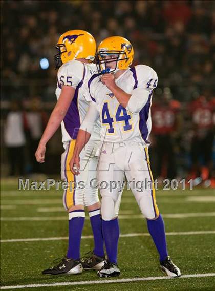 Thumbnail 2 in Middletown vs. Salesian (CIF NCS D4 Final) photogallery.